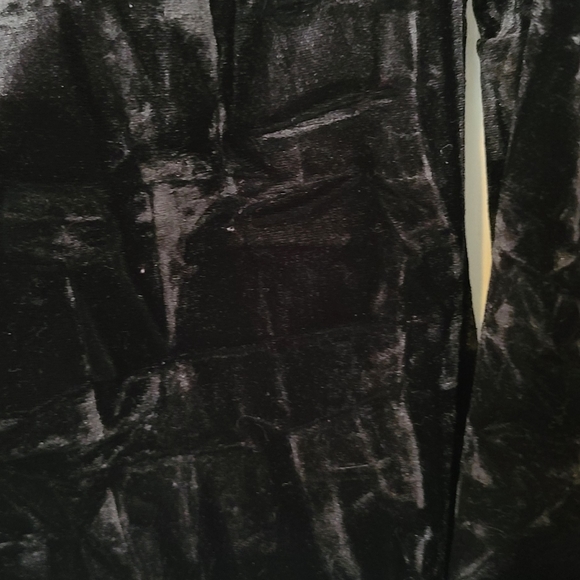 Black velour/velvet flounce sleeve top - Picture 4 of 10